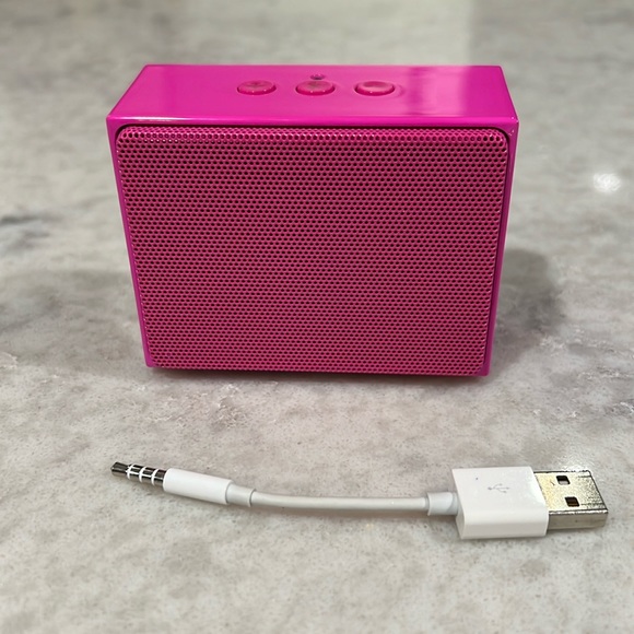 Kate Spade Bluetooth Speaker - Picture 2 of 5